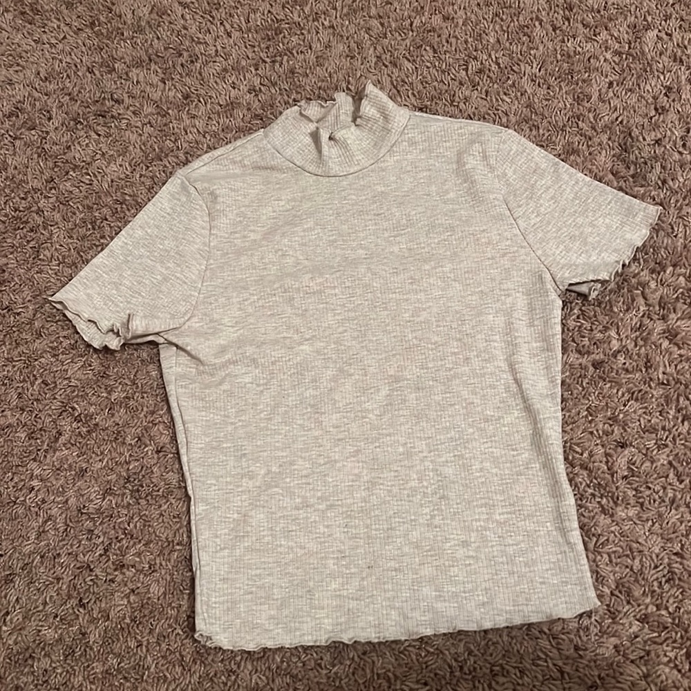 Papaya scrunchy collar and sleeves cream/grey color size small